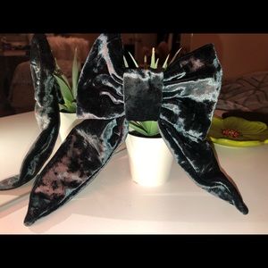 Handmade hair accessorie made by velvet material